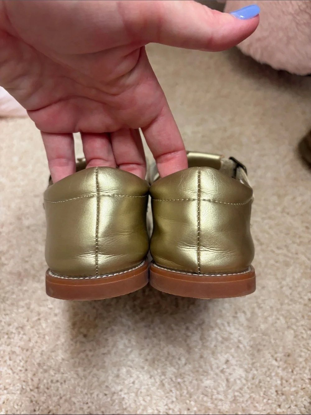 Metallic Gold Mary Jane Dress Shoes for Girls - Classic Buckle Style